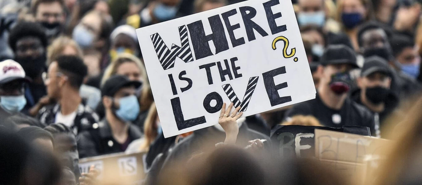 Αμβούργο: Ένταση στη διαδήλωση για τη δολοφονία του Τ.Φλόιντ - Αστυνομικοί έκαναν χρήση σπρέι πιπεριού (βίντεο)